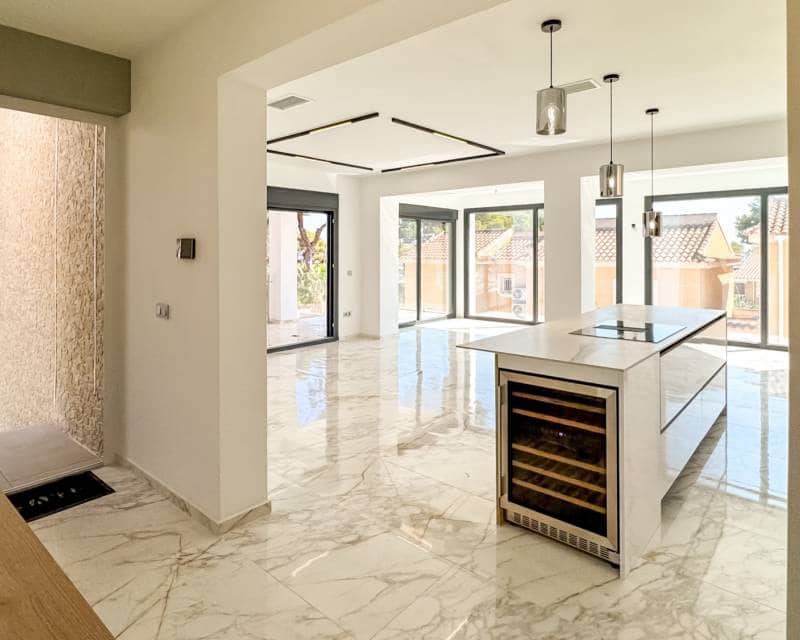 4 sypialnia Willa na sprzedaż w Los Balcones z basenem - 995 000 € (Ref: 9417880)