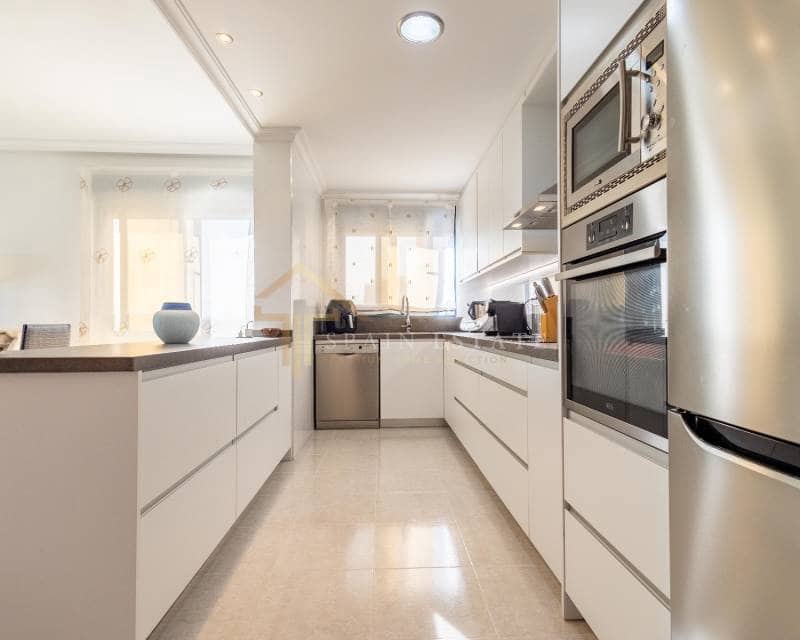 2 bedroom Apartment for rent in La Veleta with pool - € 1,100 (Ref: 9425837)