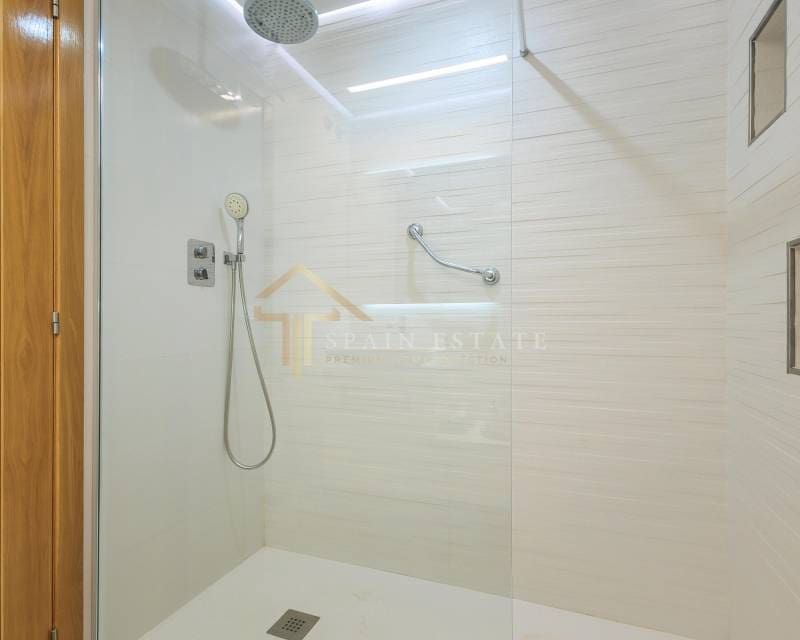 2 bedroom Apartment for rent in La Veleta with pool - € 1,100 (Ref: 9425837)