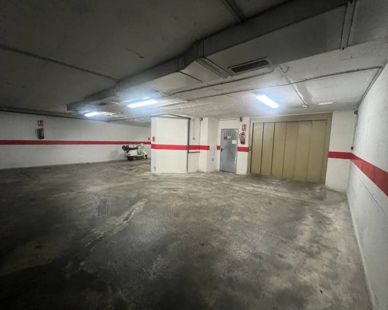 2 bedroom Apartment for rent in Torrevieja with garage - € 900 (Ref: 9450341)