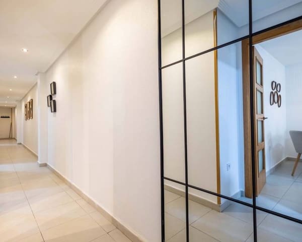 3 slaapkamer Appartement te koop in Las Piscinas Naturales, Torrevieja met garage - € 220.000 (Ref: 9450342)