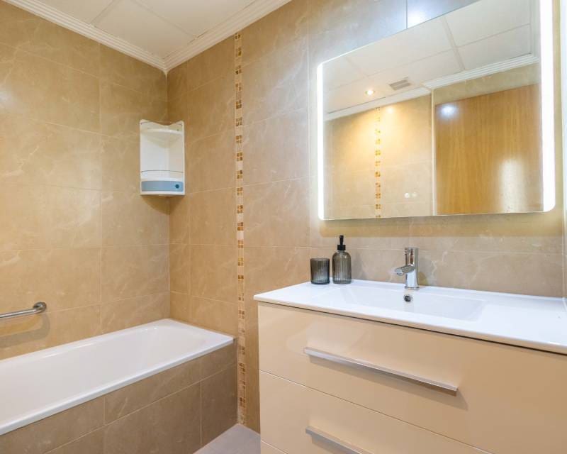 3 slaapkamer Appartement te koop in Torrevieja met garage - € 220.000 (Ref: 9450342)