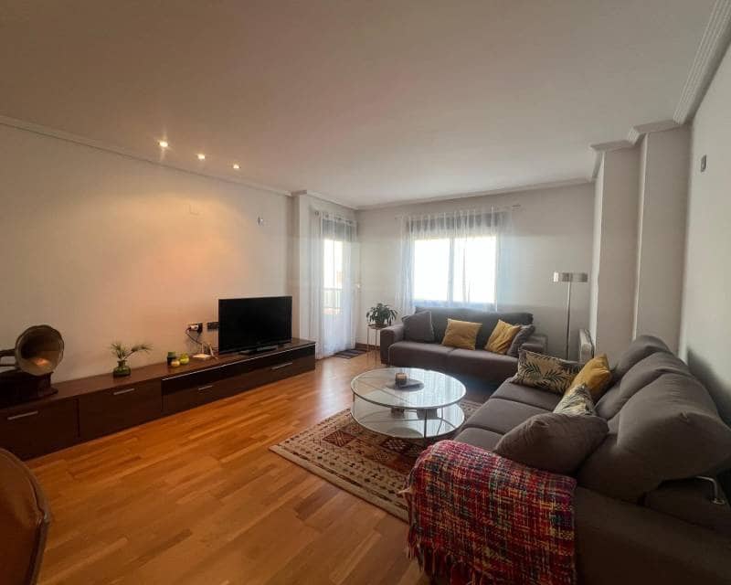 3 slaapkamer Appartement te huur in Torrevieja met garage - € 1.200 (Ref: 9450343)