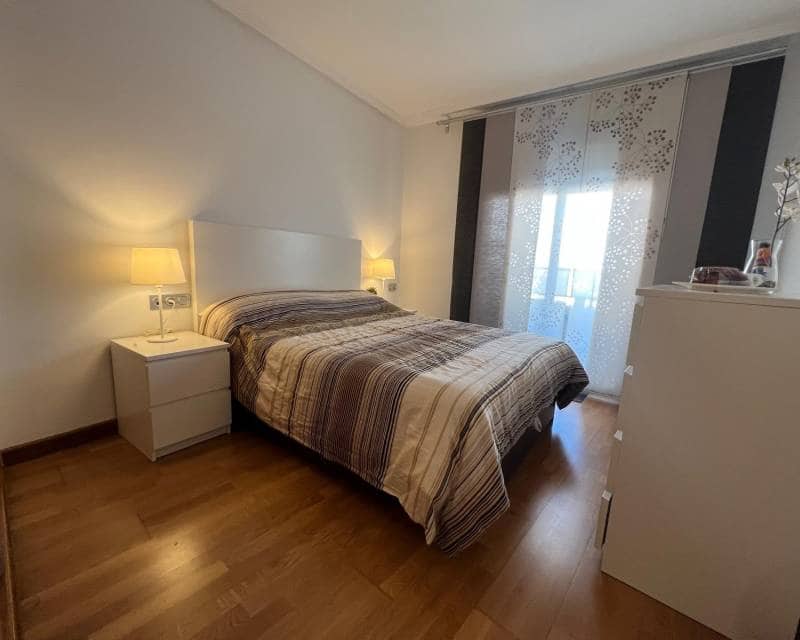 3 slaapkamer Appartement te huur in Torrevieja met garage - € 1.200 (Ref: 9450343)