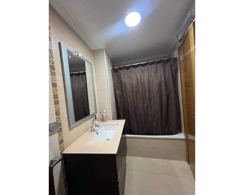 3 slaapkamer Appartement te huur in Torrevieja met garage - € 1.200 (Ref: 9450343)