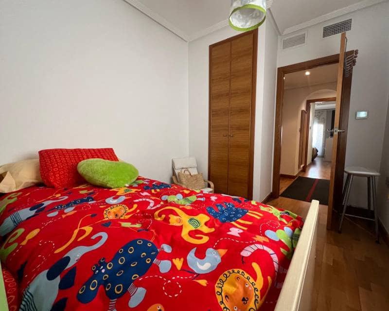 3 slaapkamer Appartement te huur in Torrevieja met garage - € 1.200 (Ref: 9450343)