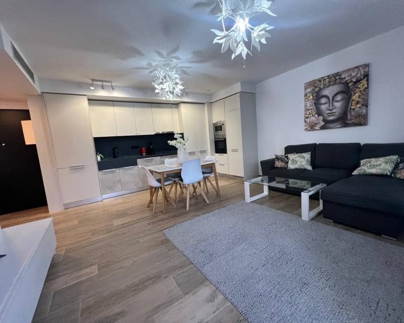 2 soveværelse Lejlighed til leje i Torrevieja med swimmingpool garage - € 1.400 (Ref: 9450344)