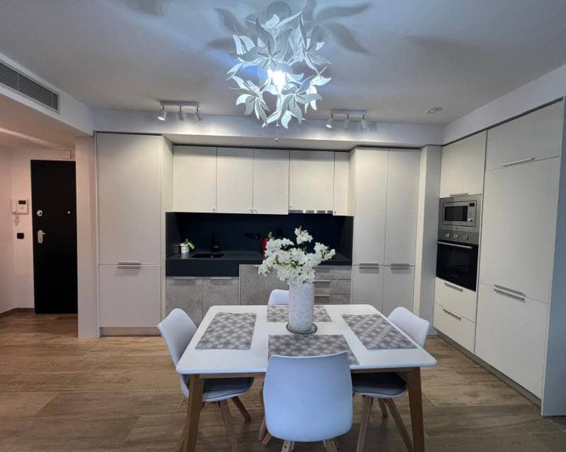 2 soveværelse Lejlighed til leje i Torrevieja med swimmingpool garage - € 1.400 (Ref: 9450344)