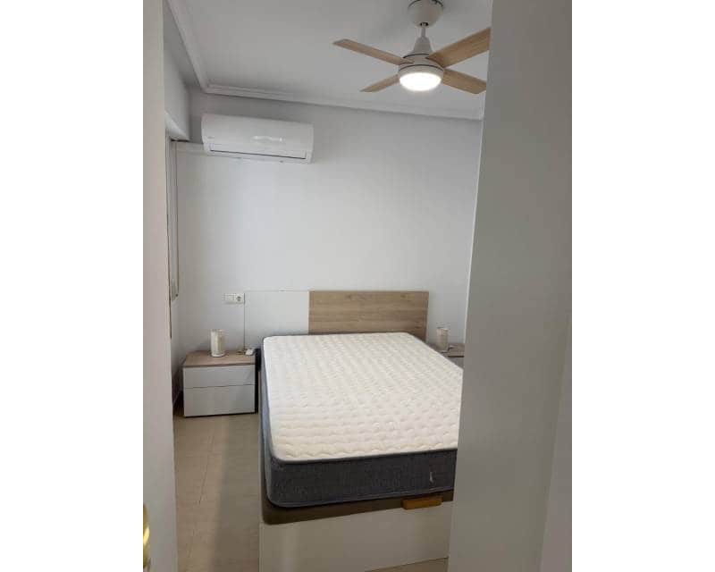 2 sovrum Lägenhet att hyra i Torrevieja - 850 € (Ref: 9450345)