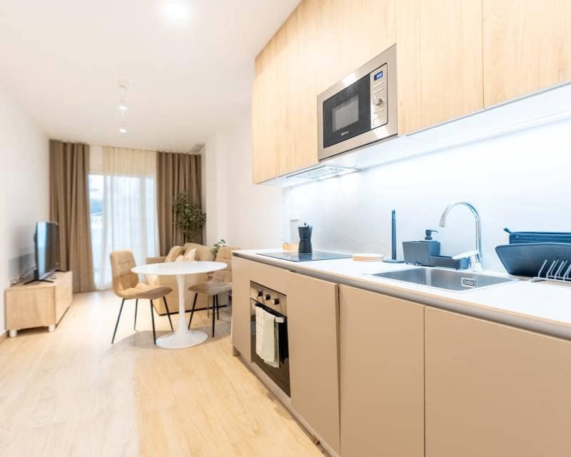 Appartement te huur in Torrevieja - € 900 (Ref: 9471018)