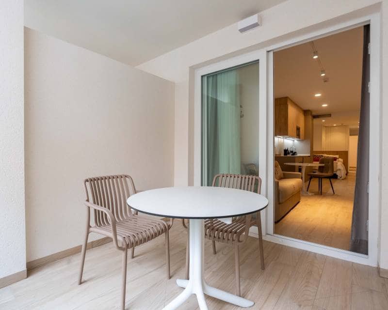 Appartement te huur in Torrevieja - € 900 (Ref: 9471018)