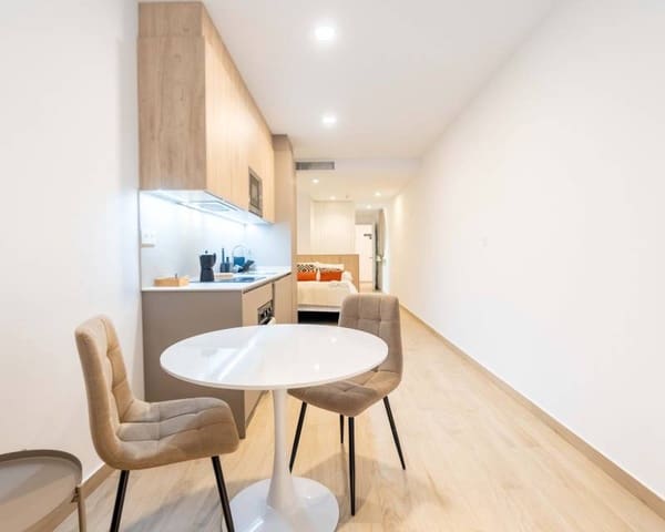 Appartement te huur in Las Piscinas Naturales, Torrevieja - € 900 (Ref: 9471018)