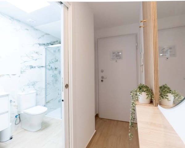 Appartement te huur in Las Piscinas Naturales, Torrevieja - € 900 (Ref: 9471018)