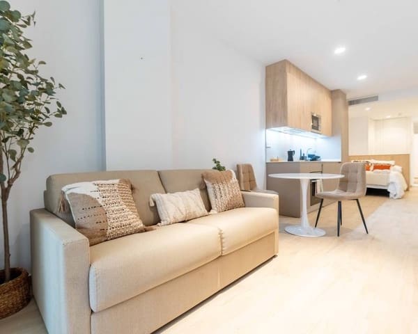 Appartement te huur in Las Piscinas Naturales, Torrevieja - € 900 (Ref: 9471018)