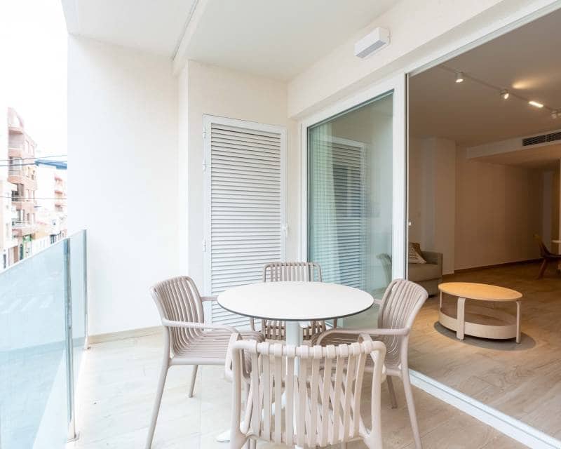 2 slaapkamer Appartement te huur in Torrevieja - € 1.100 (Ref: 9471022)