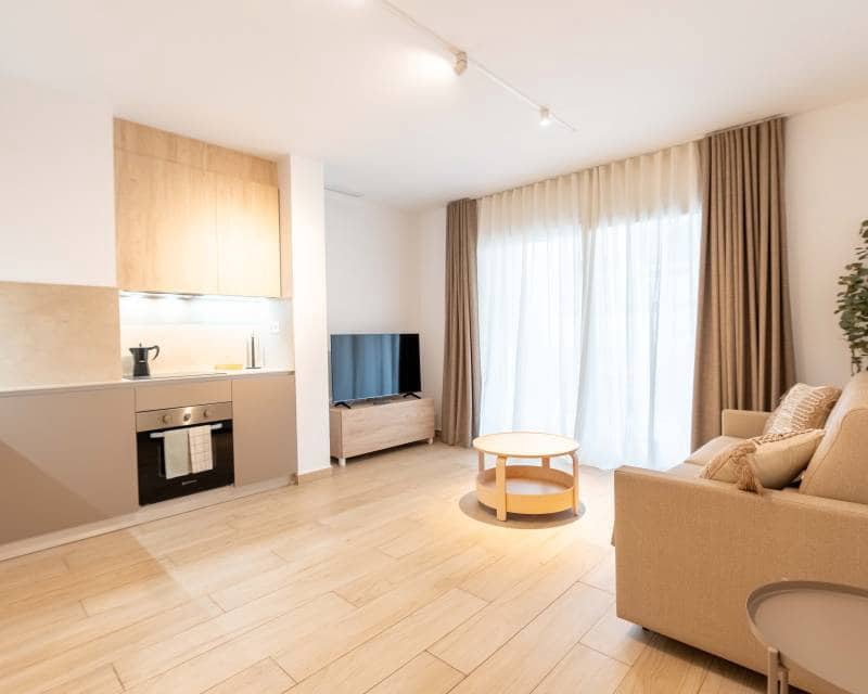 1 slaapkamer Appartement te huur in Torrevieja - € 1.000 (Ref: 9471023)