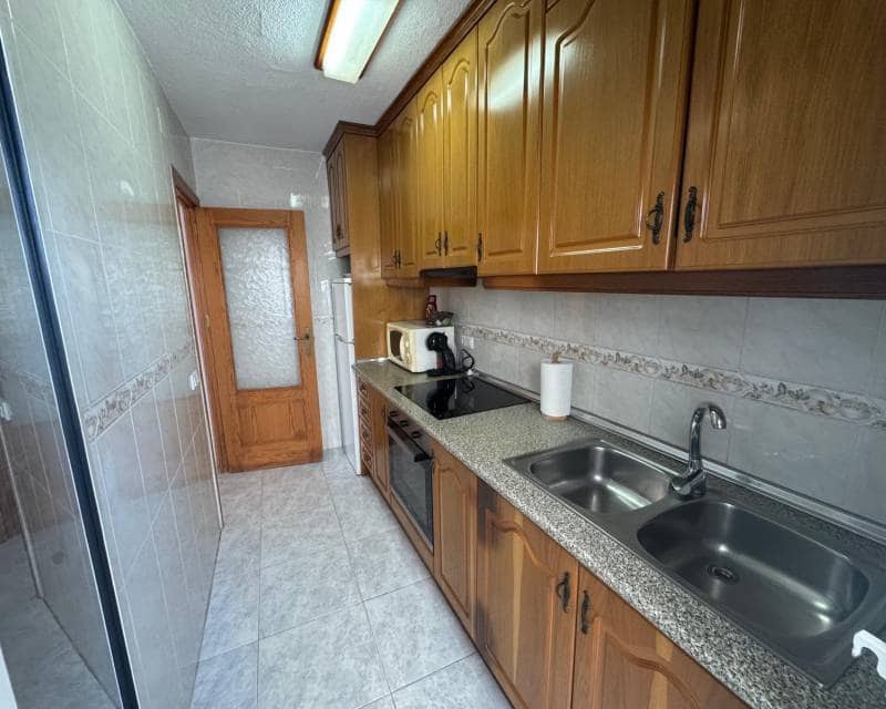 3 bedroom Beach Apartment for rent in Torrevieja - € 1,000 (Ref: 9500506)