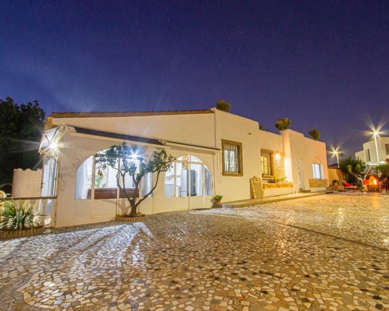 5 slaapkamer Villa te koop in Ciudad Quesada met zwembad - € 459.000 (Ref: 9524687)