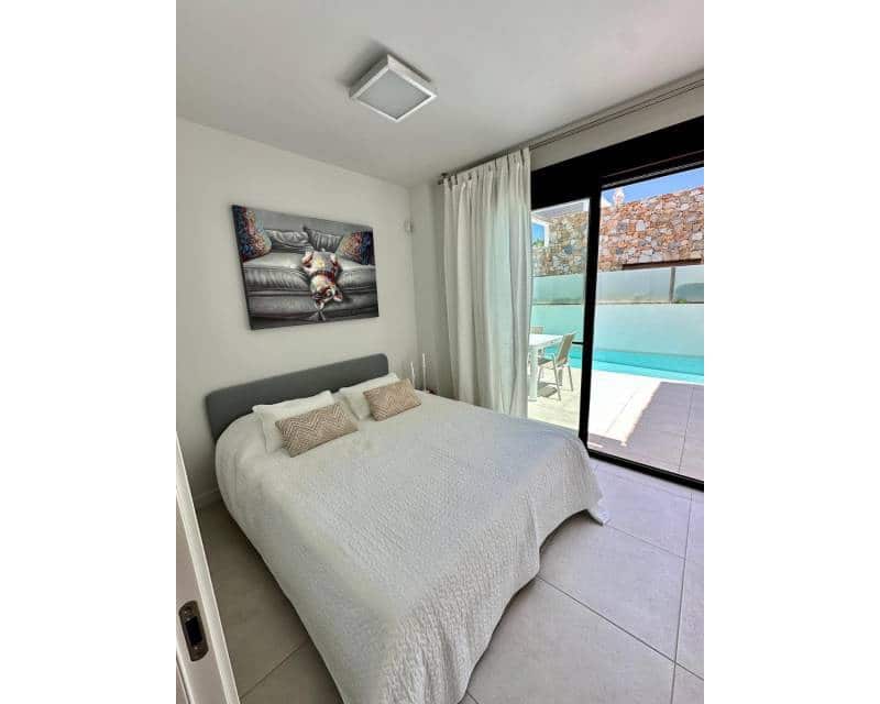 2 soveværelse Villa til leje i Orihuela Costa med swimmingpool garage - € 2.150 (Ref: 9539691)