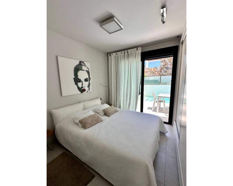 2 soveværelse Villa til leje i Orihuela Costa med swimmingpool garage - € 2.150 (Ref: 9539691)