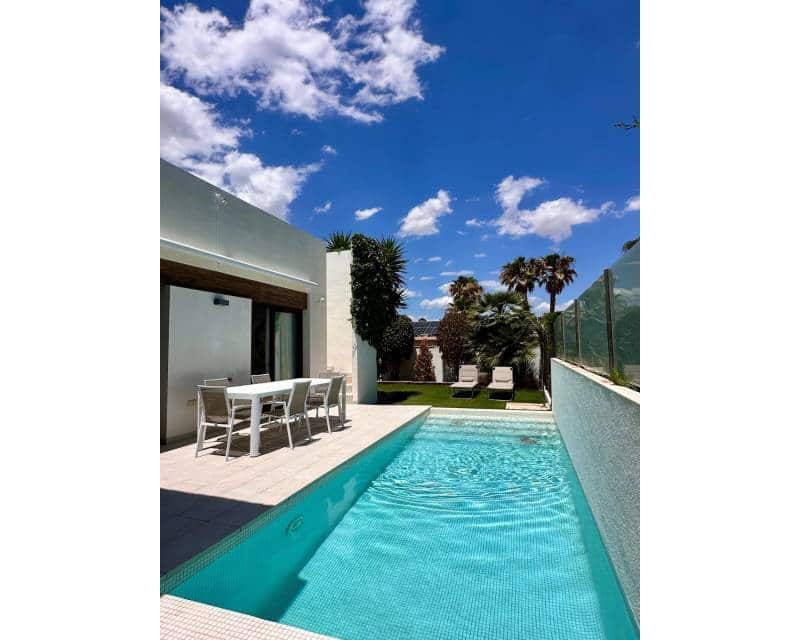 2 soveværelse Villa til leje i Orihuela Costa med swimmingpool garage - € 2.150 (Ref: 9539691)