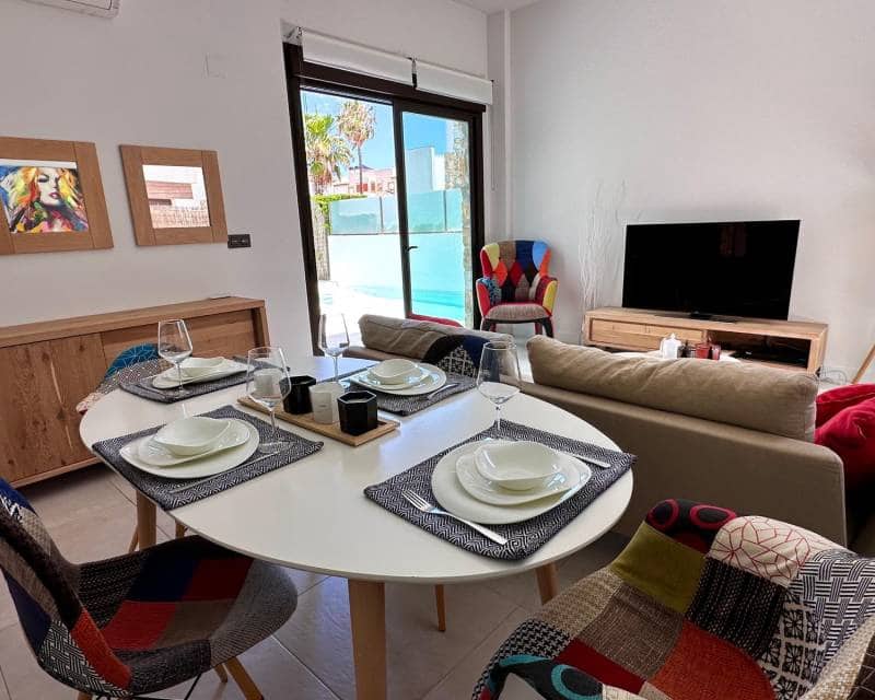 2 soveværelse Villa til leje i Orihuela Costa med swimmingpool garage - € 2.150 (Ref: 9539691)