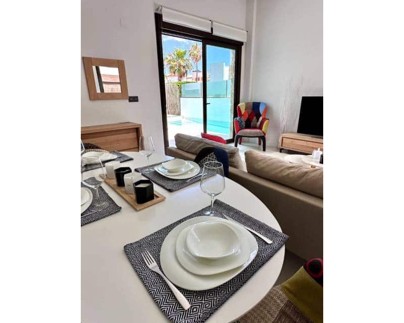 2 soveværelse Villa til leje i Orihuela Costa med swimmingpool garage - € 2.150 (Ref: 9539691)