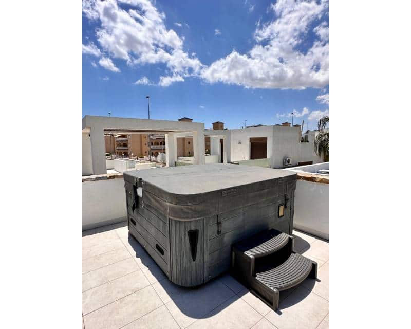 2 soveværelse Villa til leje i Orihuela Costa med swimmingpool garage - € 2.150 (Ref: 9539691)