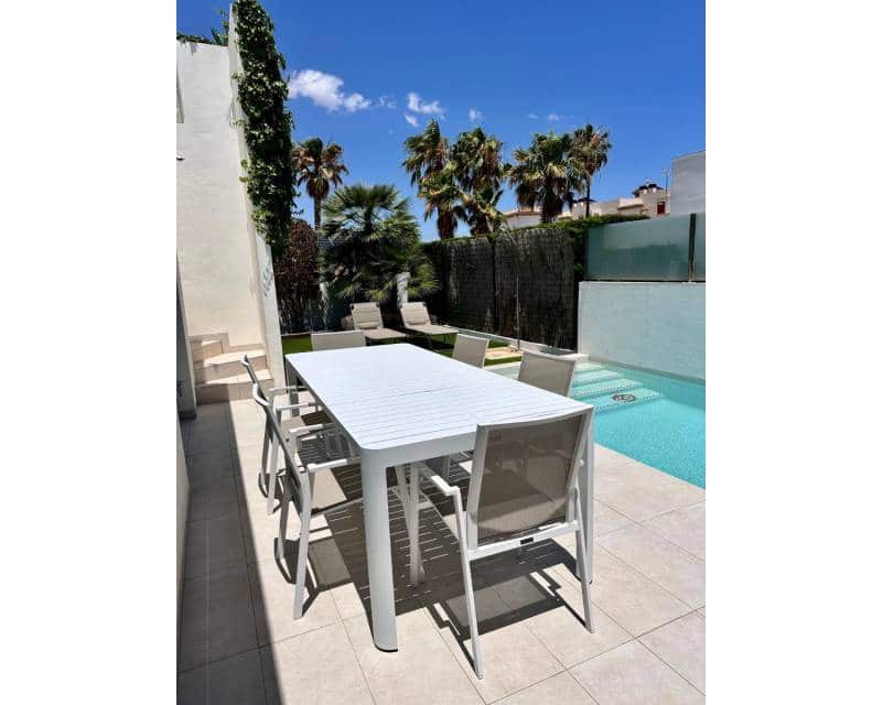 2 soveværelse Villa til leje i Orihuela Costa med swimmingpool garage - € 2.150 (Ref: 9539691)