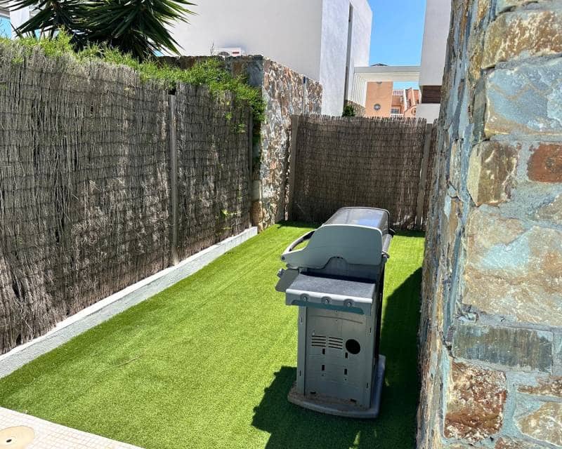 2 soveværelse Villa til leje i Orihuela Costa med swimmingpool garage - € 2.150 (Ref: 9539691)