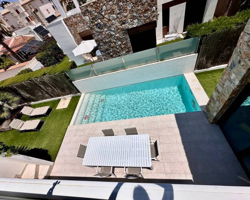 2 soveværelse Villa til leje i Orihuela Costa med swimmingpool garage - € 2.150 (Ref: 9539691)