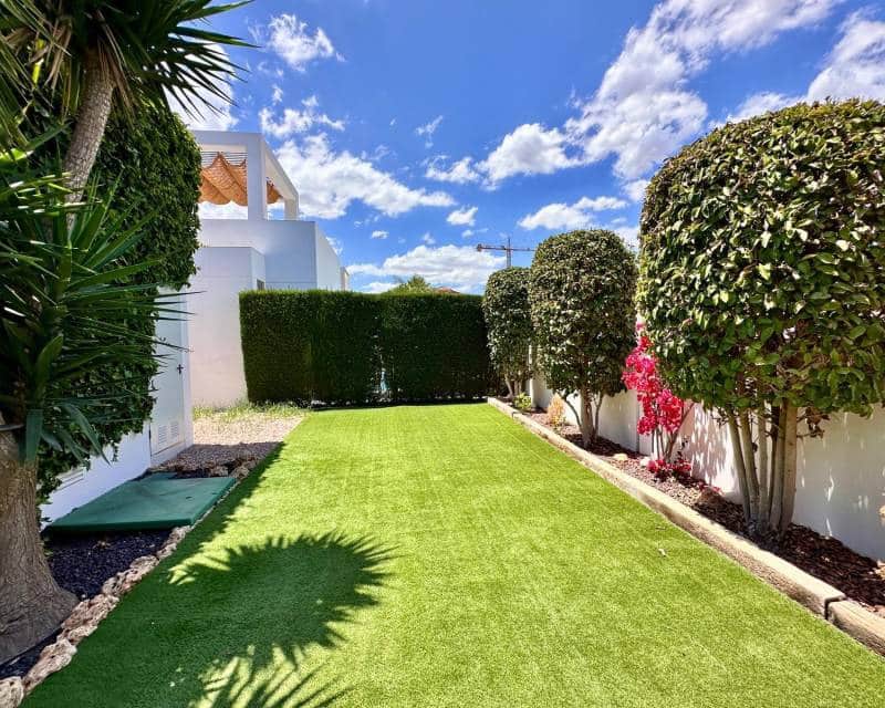 2 soveværelse Villa til leje i Orihuela Costa med swimmingpool garage - € 2.150 (Ref: 9539691)