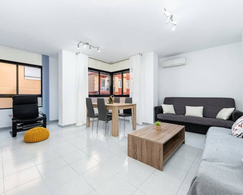 2 slaapkamer Appartement te huur in Torrevieja - € 950 (Ref: 9539692)