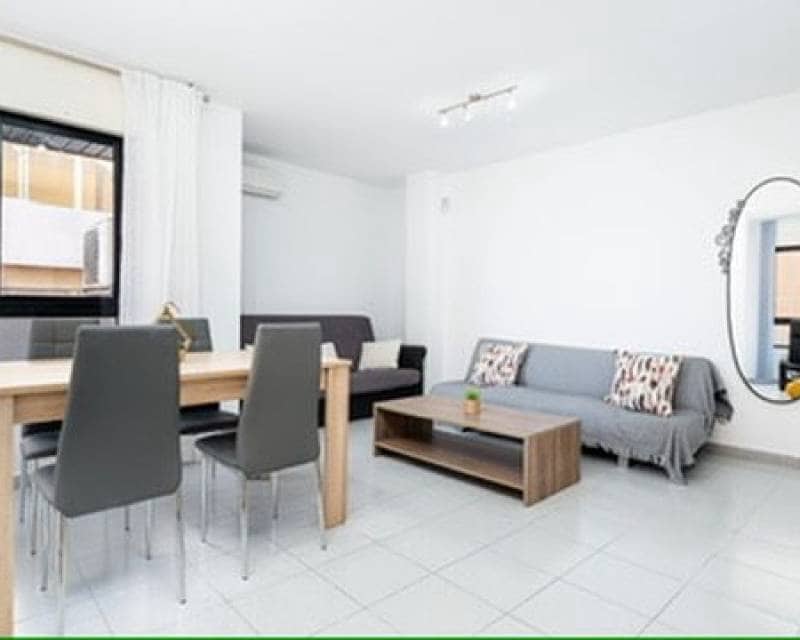 2 slaapkamer Appartement te huur in Torrevieja - € 950 (Ref: 9539692)