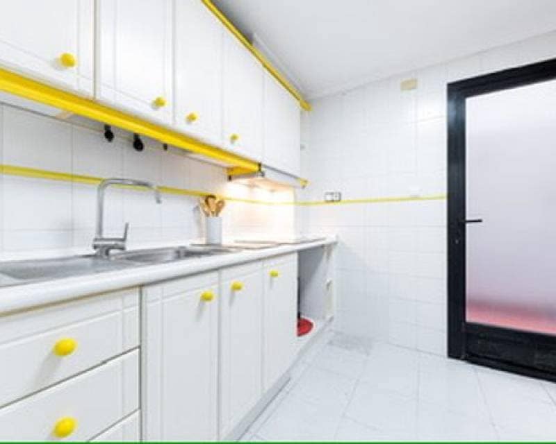 2 slaapkamer Appartement te huur in Torrevieja - € 950 (Ref: 9539692)