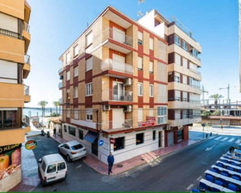 2 slaapkamer Appartement te huur in Torrevieja - € 950 (Ref: 9539692)