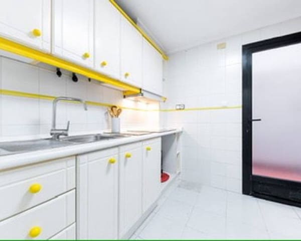 2 slaapkamer Appartement te huur in Centro - Muelle Pesquero, Torrevieja - € 950 (Ref: 9539692)