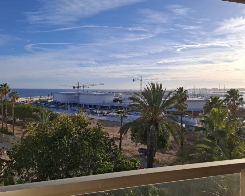 3 bedroom Apartment for rent in Torrevieja with garage - € 1,000 (Ref: 9554278)