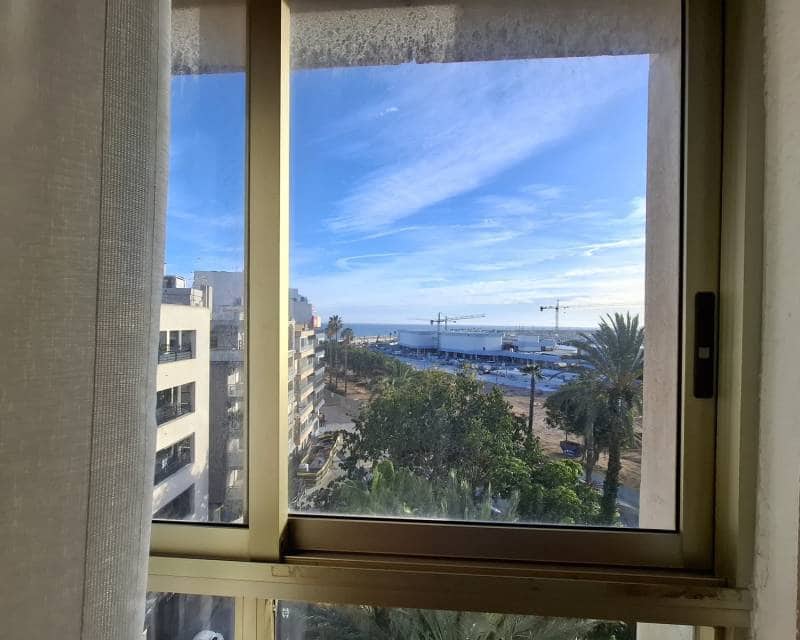 3 bedroom Apartment for rent in Torrevieja with garage - € 1,000 (Ref: 9554278)