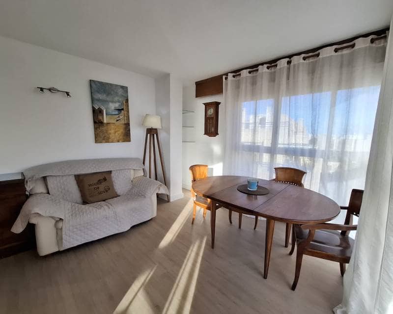 3 bedroom Apartment for rent in Torrevieja with garage - € 1,000 (Ref: 9554278)