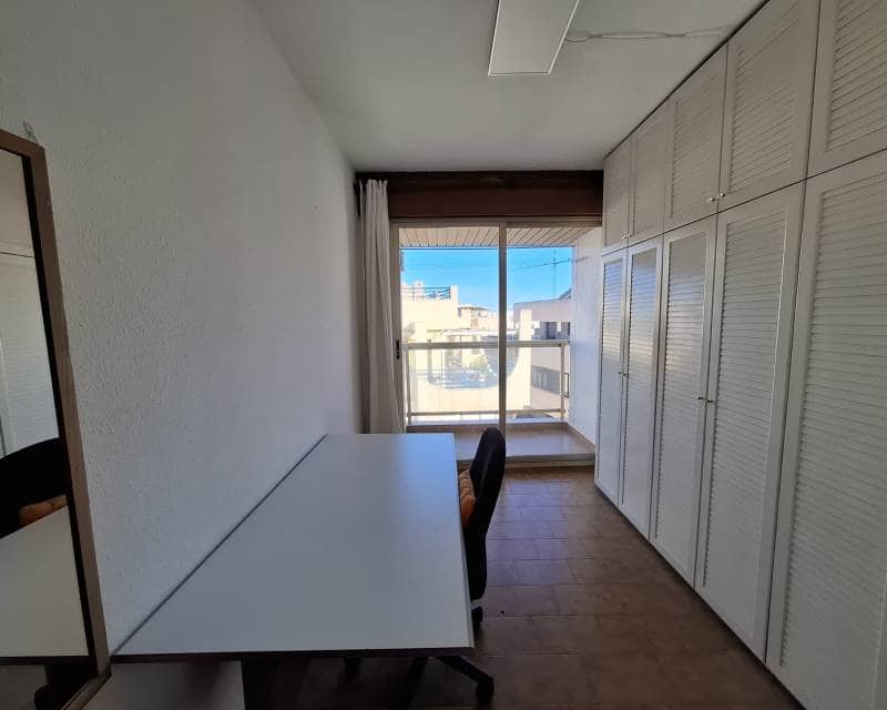 3 bedroom Apartment for rent in Torrevieja with garage - € 1,000 (Ref: 9554278)