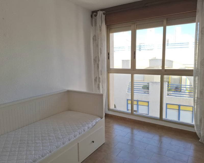3 bedroom Apartment for rent in Torrevieja with garage - € 1,000 (Ref: 9554278)