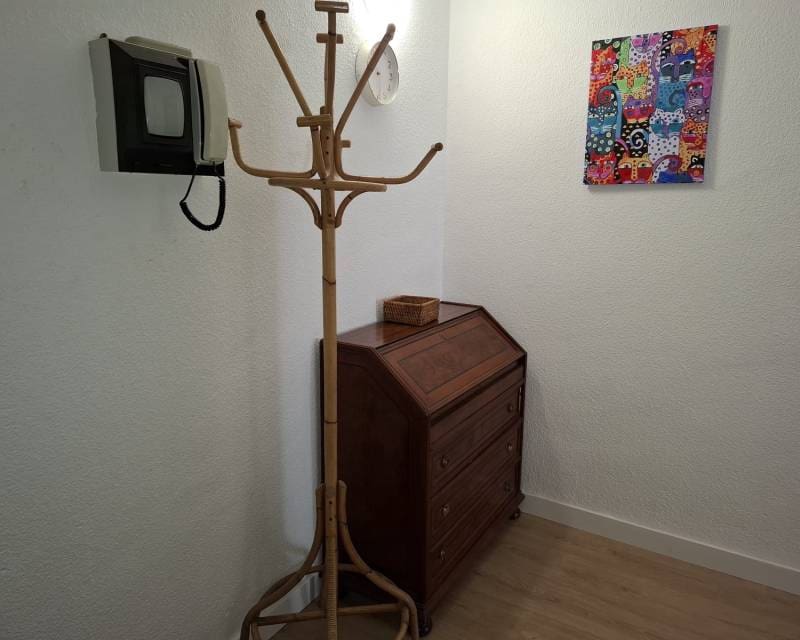 3 bedroom Apartment for rent in Torrevieja with garage - € 1,000 (Ref: 9554278)