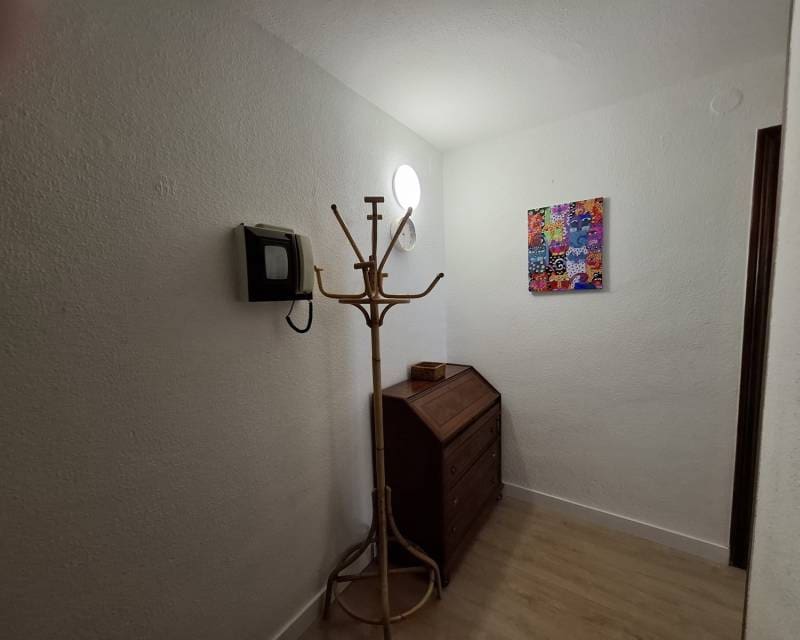 3 bedroom Apartment for rent in Torrevieja with garage - € 1,000 (Ref: 9554278)