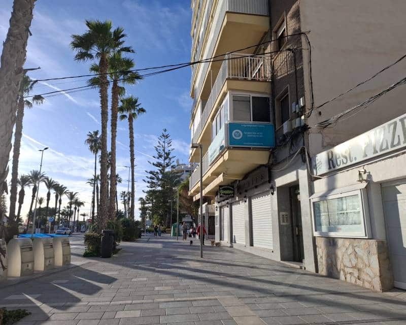 3 bedroom Apartment for rent in Torrevieja with garage - € 1,000 (Ref: 9554278)