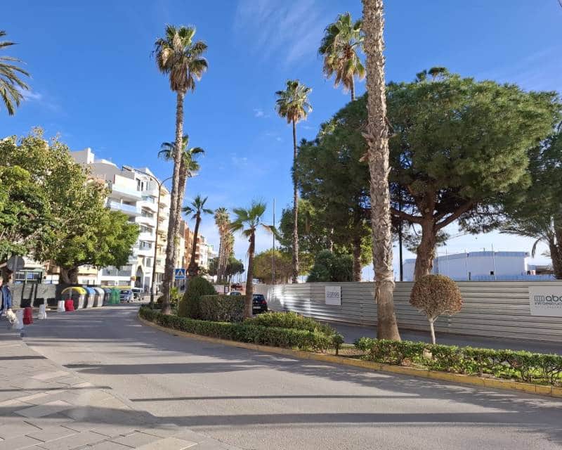 3 bedroom Apartment for rent in Torrevieja with garage - € 1,000 (Ref: 9554278)