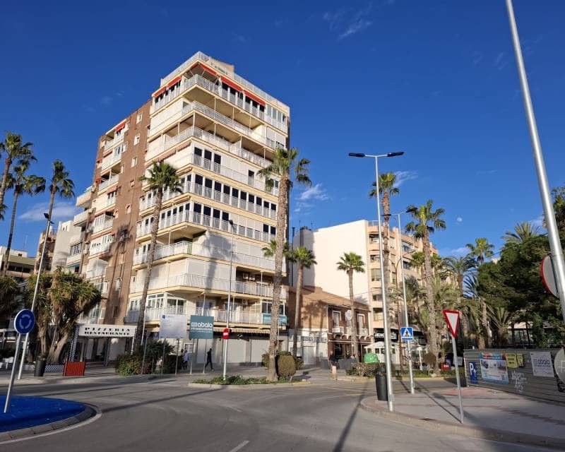 3 bedroom Apartment for rent in Torrevieja with garage - € 1,000 (Ref: 9554278)