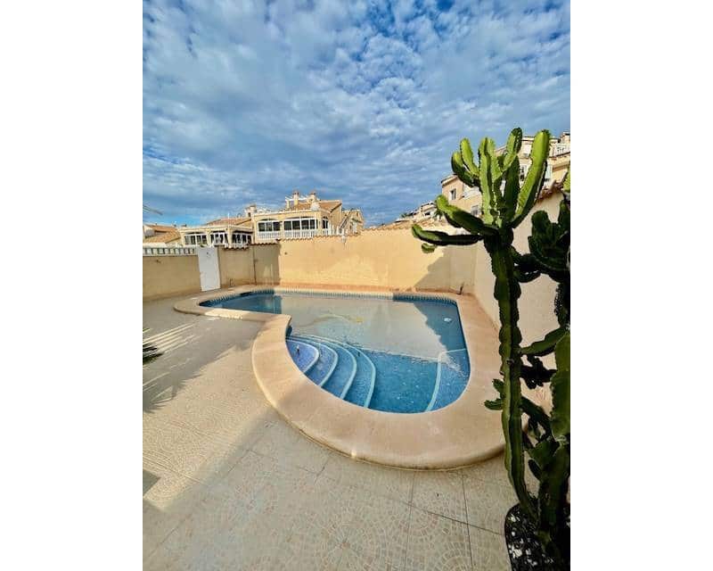 3 bedroom Villa for rent in La Florida with pool garage - € 2,290 (Ref: 9557471)