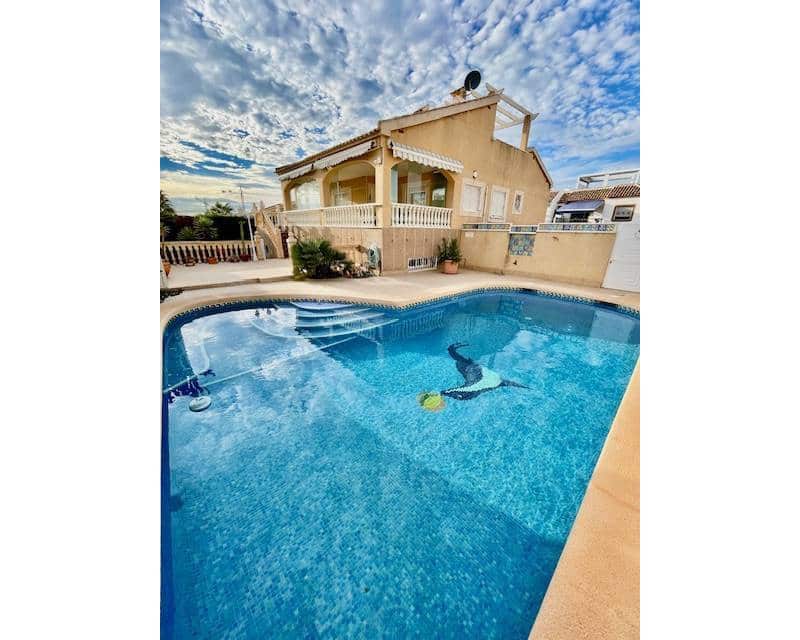 3 bedroom Villa for rent in La Florida with pool garage - € 2,290 (Ref: 9557471)