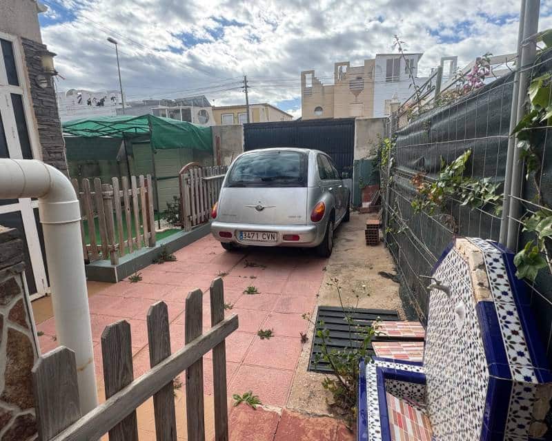 2 makuuhuone Rivitalo myytävänä paikassa Torrevieja - 117 000 € (Ref: 9563792)